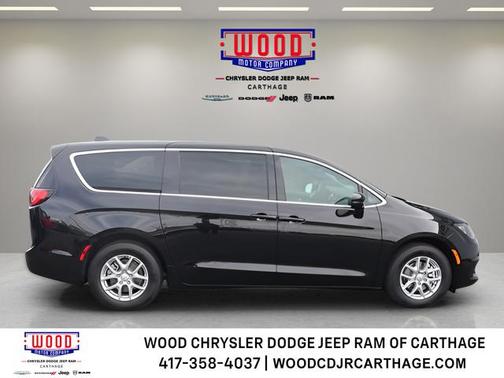 Diamond Black 2026 Chrysler Voyager LX