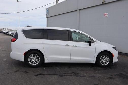 2026 Chrysler Voyager LX