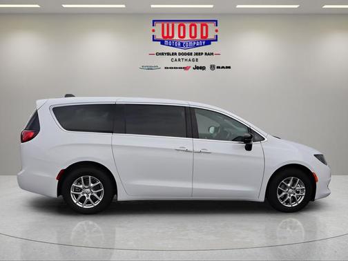 2026 Chrysler Voyager LX