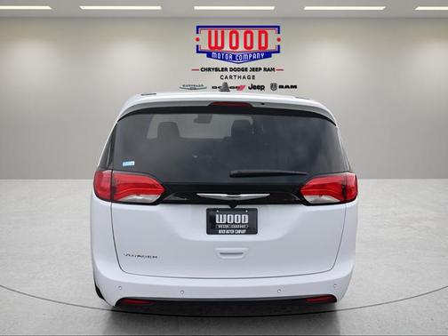 2026 Chrysler Voyager LX