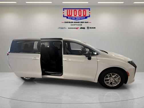 PW7 2027 Chrysler Pacifica SELECT