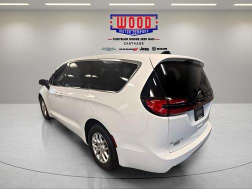 PW7 2027 Chrysler Pacifica SELECT