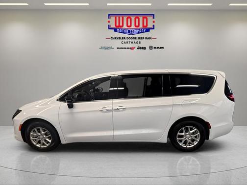 PW7 2027 Chrysler Pacifica SELECT