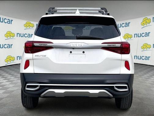 White 2023 Kia Seltos S