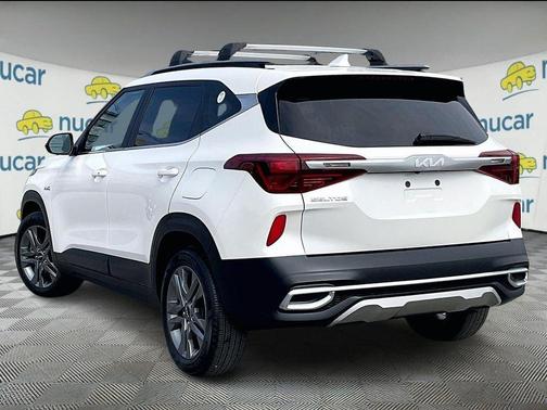 White 2023 Kia Seltos S