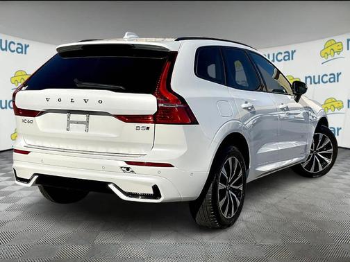 2023 Volvo XC60 B5 Plus Dark Theme