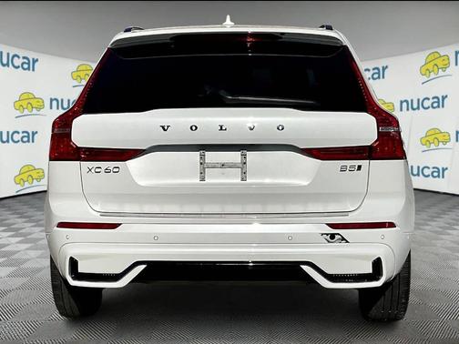 2023 Volvo XC60 B5 Plus Dark Theme