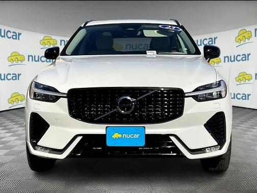 2023 Volvo XC60 B5 Plus Dark Theme