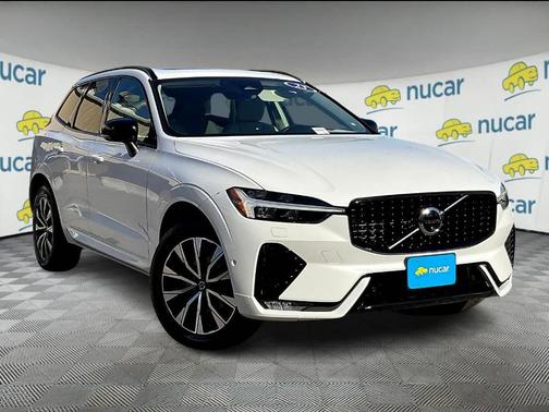 2023 Volvo XC60 B5 Plus Dark Theme