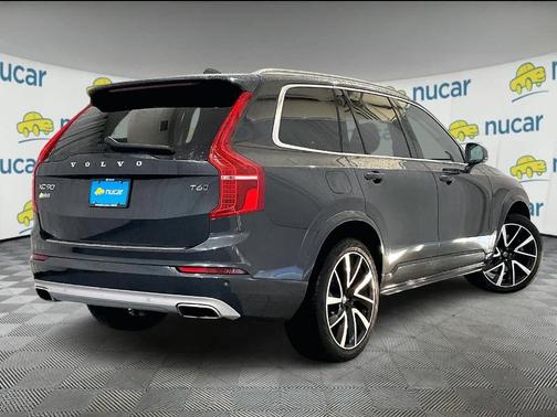2021 Volvo XC90 T6 Momentum 7 Passenger