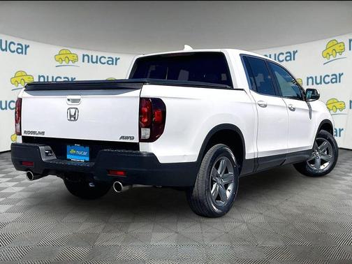 White 2023 Honda Ridgeline RTL