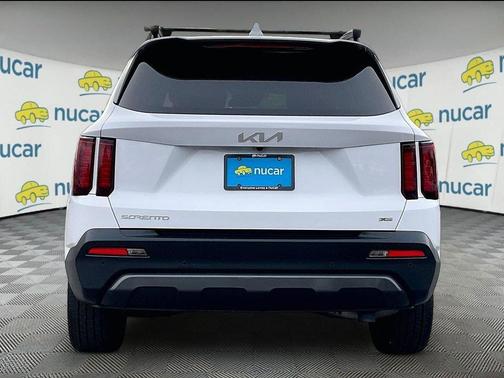 White 2023 Kia Sorento X-Line EX