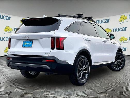 White 2023 Kia Sorento X-Line EX
