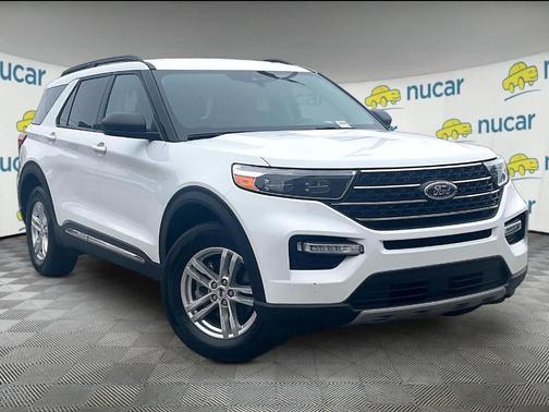 Oxford White 2023 Ford Explorer XLT