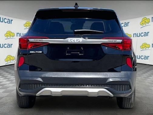 Black 2023 Kia Seltos LX
