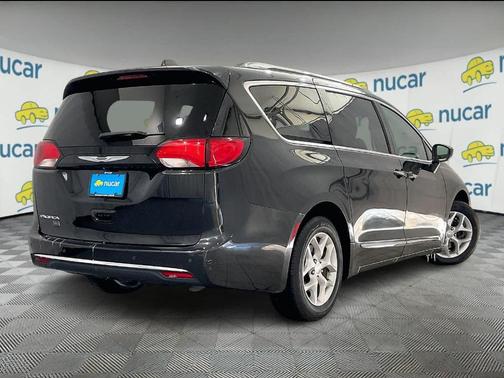 2020 Chrysler Pacifica Touring-L