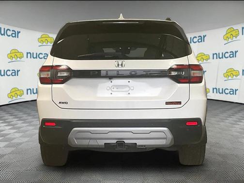 Platinum White Pearl 2024 Honda Pilot TrailSport