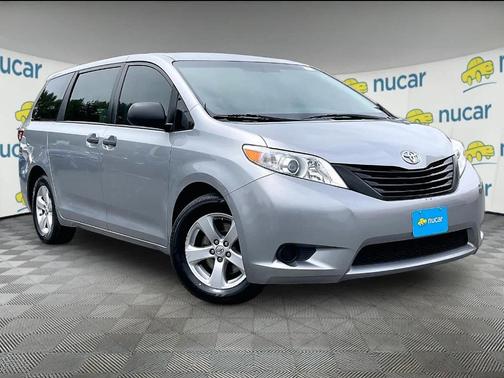 Silver 2017 Toyota Sienna L