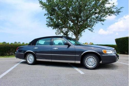1998 Lincoln Town Car Executive