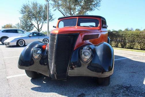 1937 Ford Deluxe 