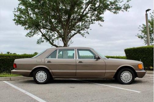 1987 Mercedes-Benz E-Class 300 SDL 4dr Turbodiesel Sedan
