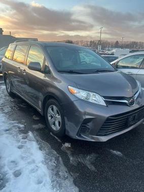 2018 Toyota Sienna L 7 PASSENGER