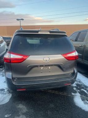 2018 Toyota Sienna L 7 PASSENGER