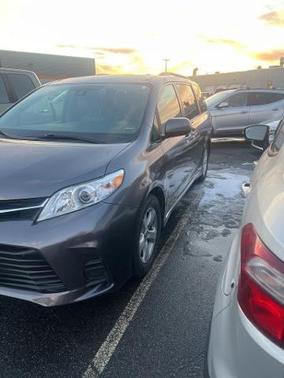 2018 Toyota Sienna L 7 PASSENGER