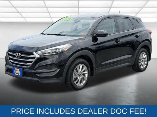 Black Noir Pearl 2018 Hyundai TUCSON SE