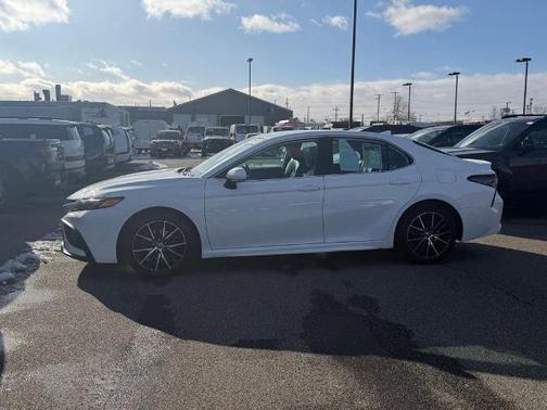 2022 Toyota Camry SE