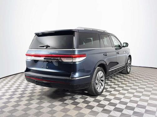 Flight Blue Metallic Clearcoat 2022 Lincoln Navigator Reserve