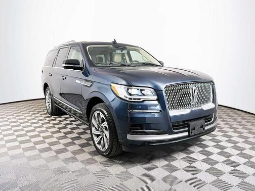 Flight Blue Metallic Clearcoat 2022 Lincoln Navigator Reserve