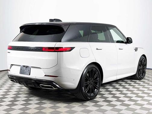 2026 Land Rover Range Rover Sport SE