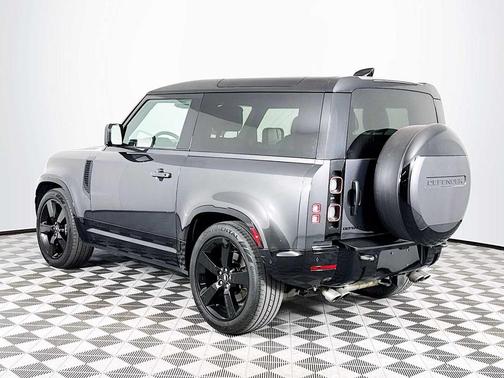 2023 Land Rover Defender V8