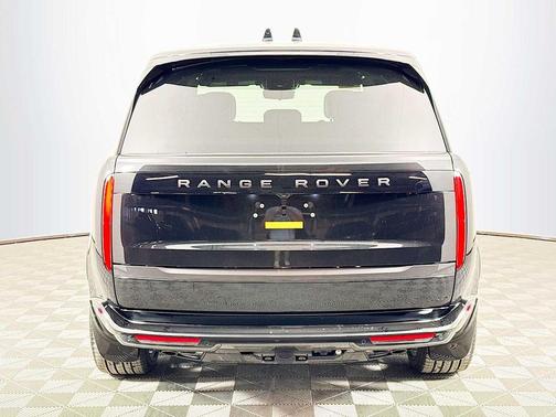 2026 Land Rover Range Rover P530 SE