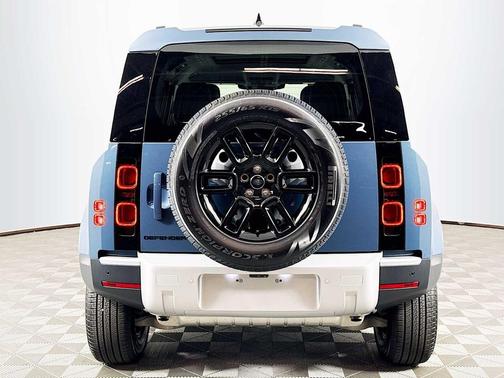 2025 Land Rover Defender 110 P300
