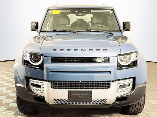 2025 Land Rover Defender 110 P300