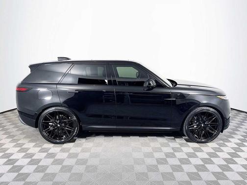 2025 Land Rover Range Rover Sport SE