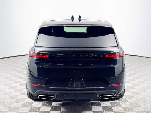 2025 Land Rover Range Rover Sport SE