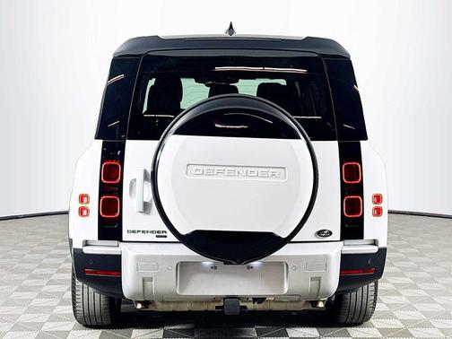 2023 Land Rover Defender 130 SE