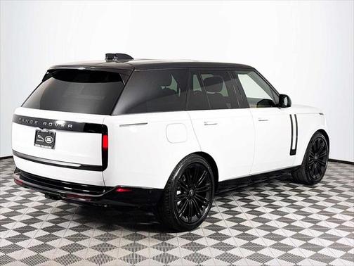 2025 Land Rover Range Rover P530 SE