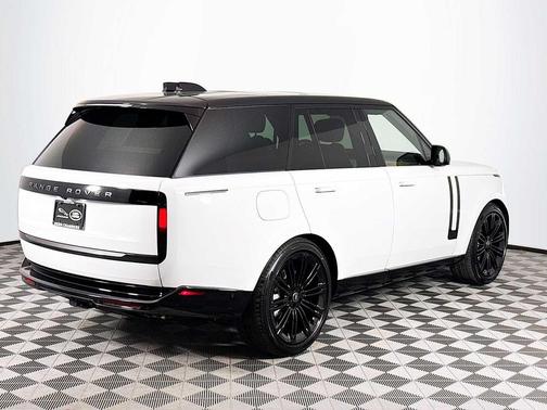 2025 Land Rover Range Rover P530 SE
