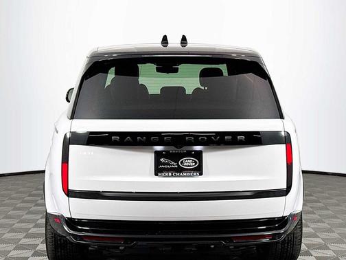 2025 Land Rover Range Rover P530 SE