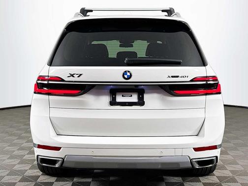 Alpine White 2023 BMW X7 xDrive40i