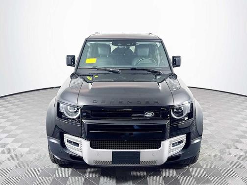 2025 Land Rover Defender 110 P300
