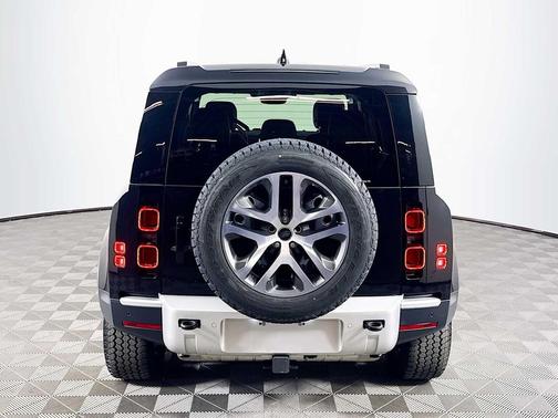 2025 Land Rover Defender 110 P300