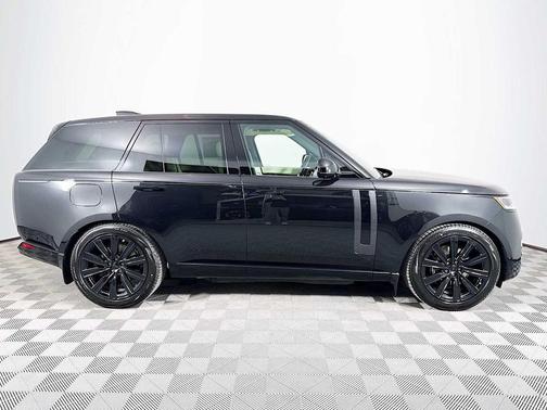 2026 Land Rover Range Rover P550e SE