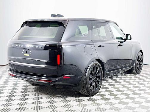 2026 Land Rover Range Rover P550e SE