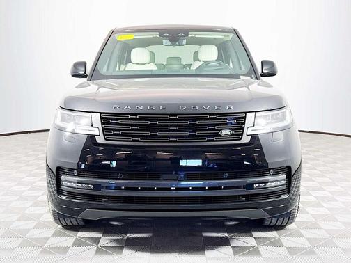 2026 Land Rover Range Rover P550e SE