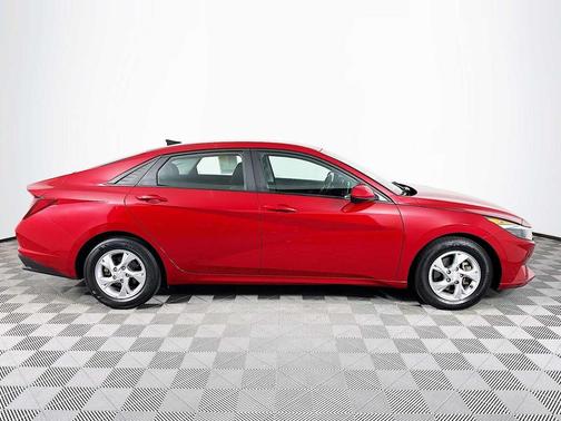 2022 Hyundai ELANTRA SE